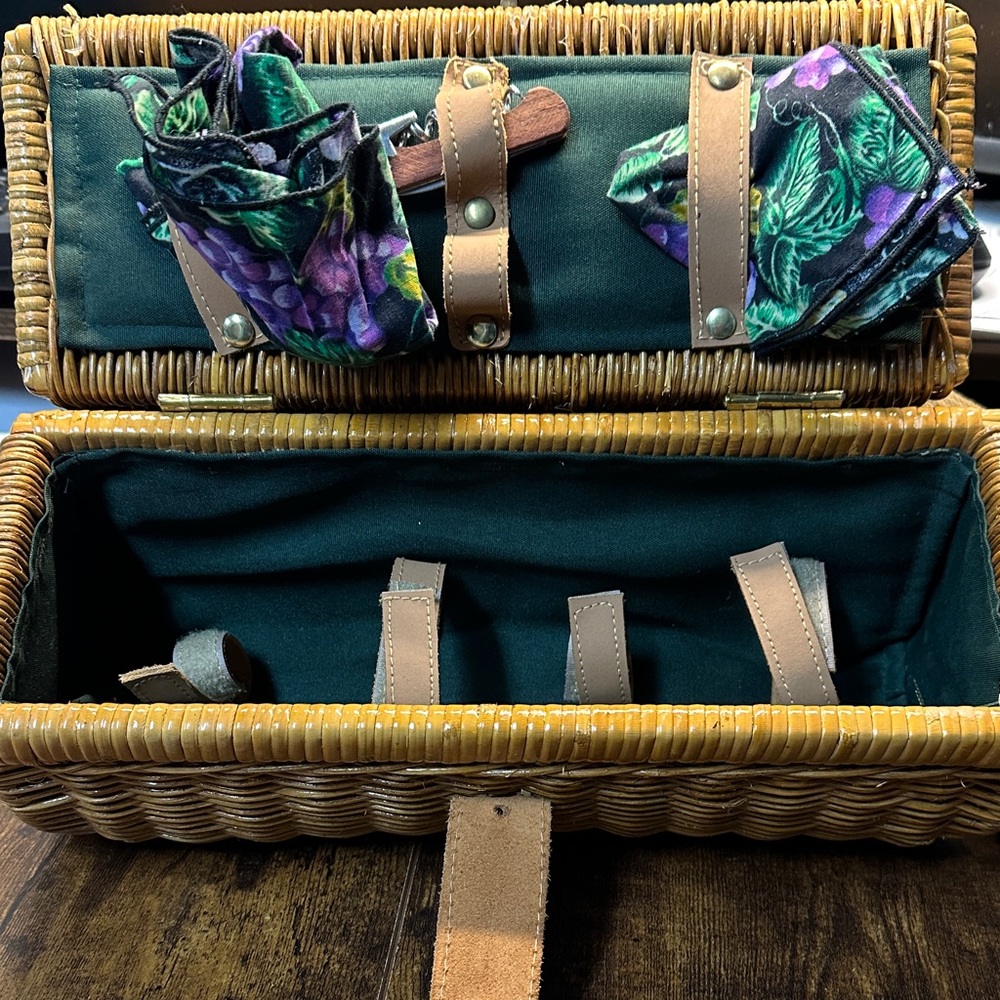 Wicker Wine Basket with Green Interior
